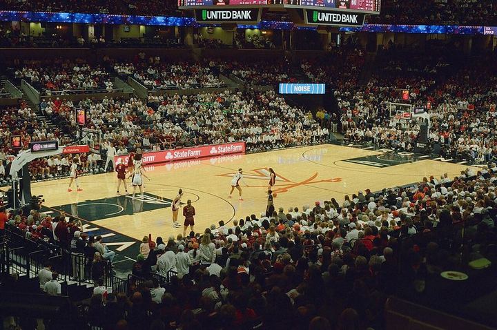 南宫娱乐 · 现场光束（资料示意）